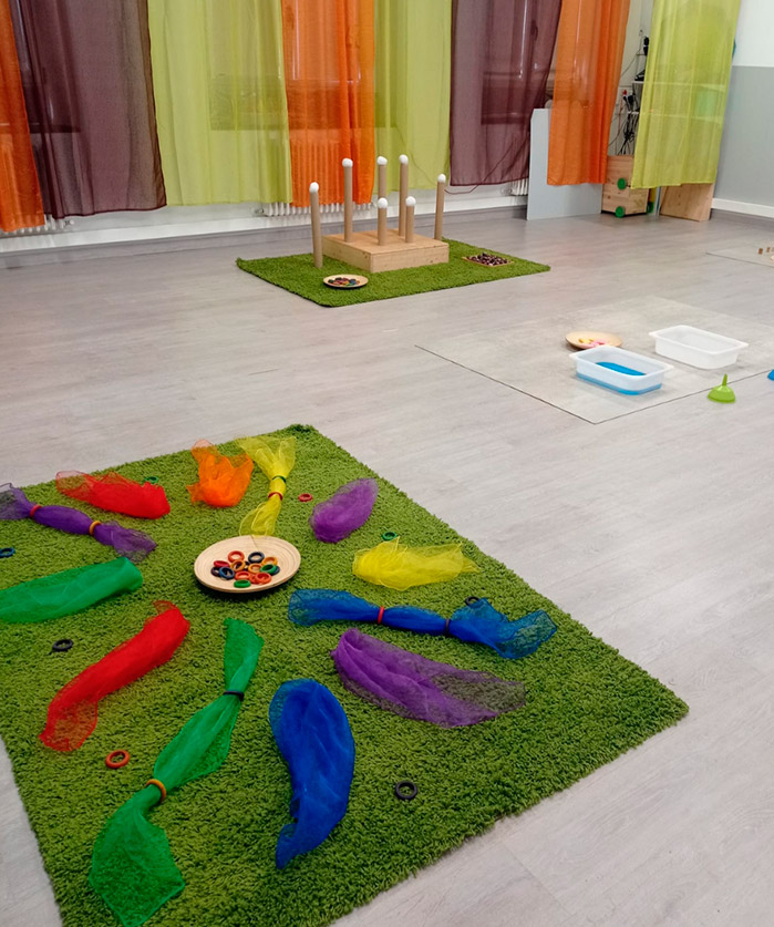Sala preparada con juegos para niños